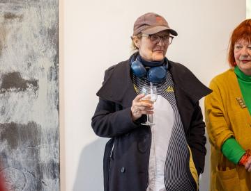 5 Kirsi Mikkola mit Dora Eckhardt vo Vermittlungsteam des BKV