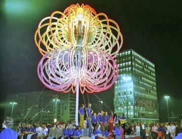 2 Berlin, Alexanderplatz, während der X. Weltfestspiele