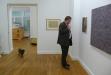 3 Jochen Kienzle während der Ausstellungshängung